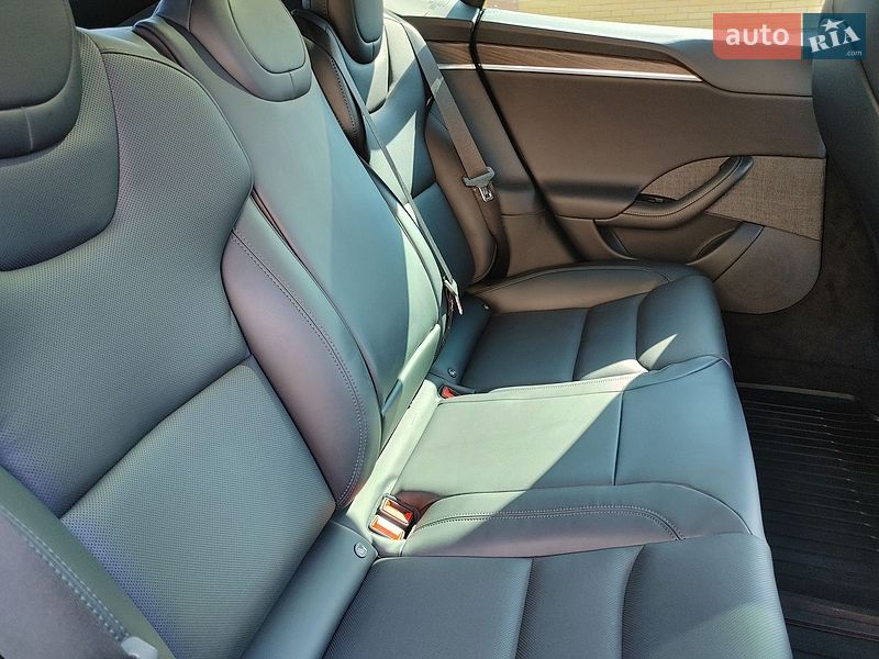 Лифтбек Tesla Model S 2022 в Днепре