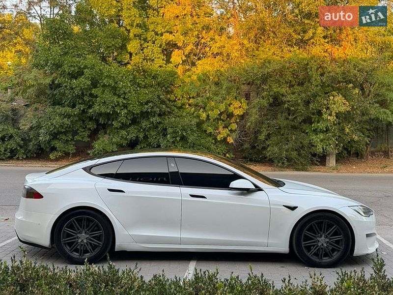 Ліфтбек Tesla Model S 2021 в Дніпрі фото 16 Ліфтбек Tesla Model S 2021 в Дніпрі