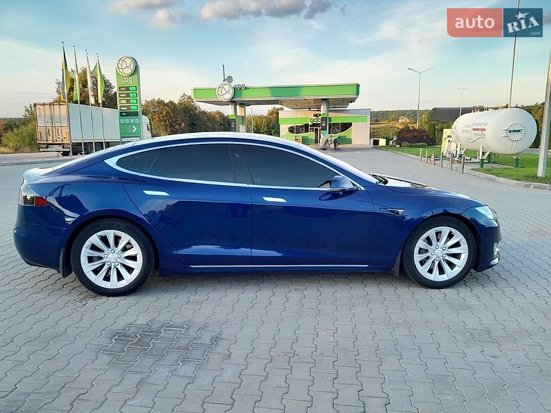 Лифтбек Tesla Model S 2016 в Виннице