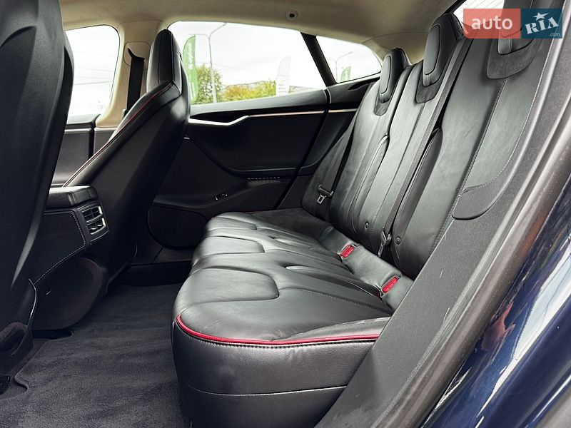 Лифтбек Tesla Model S 2013 в Луцке