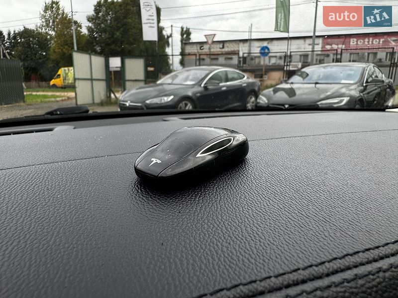 Лифтбек Tesla Model S 2013 в Луцке