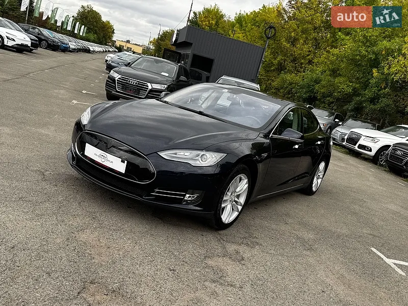 Tesla Model S 2013