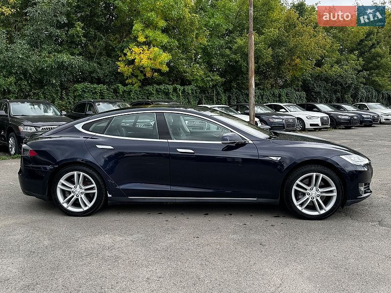 Лифтбек Tesla Model S 2013 в Луцке