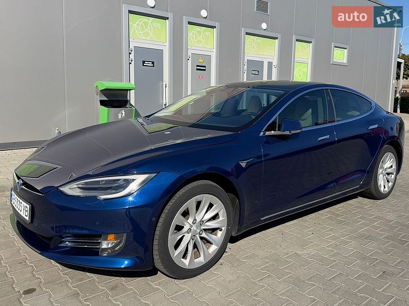 Лифтбек Tesla Model S 2018 в Виннице