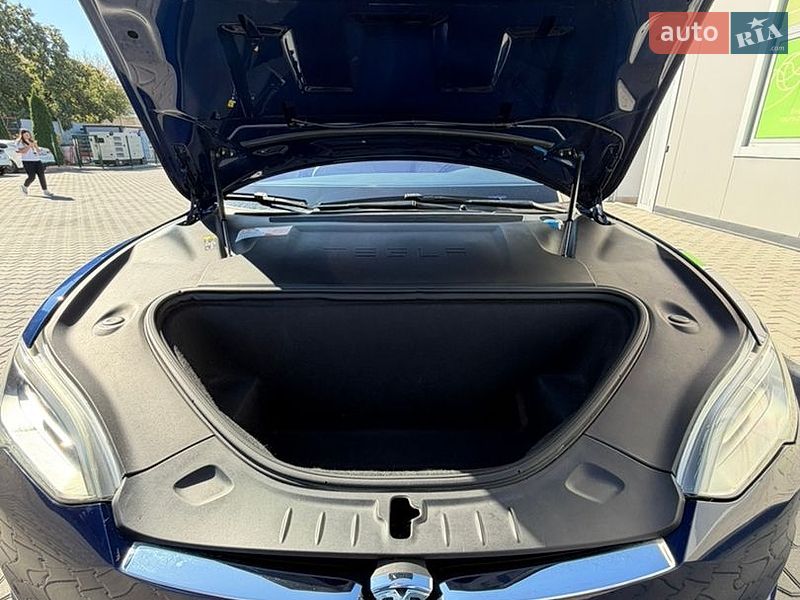 Лифтбек Tesla Model S 2018 в Виннице