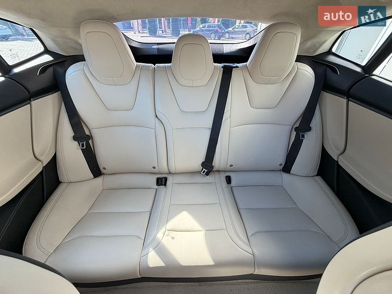 Лифтбек Tesla Model S 2018 в Виннице