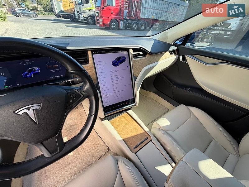 Лифтбек Tesla Model S 2018 в Виннице