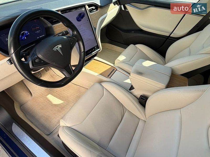 Лифтбек Tesla Model S 2018 в Виннице