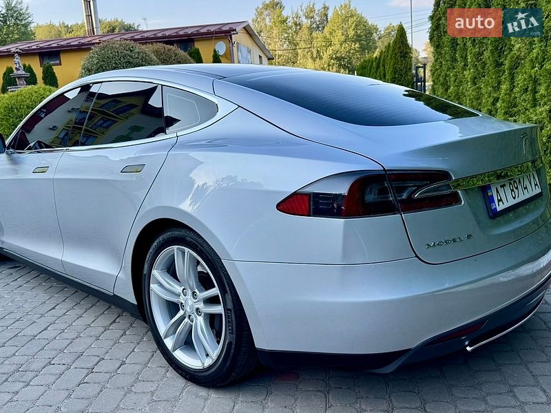 Лифтбек Tesla Model S 2013 в Трускавце
