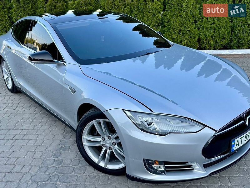 Лифтбек Tesla Model S 2013 в Трускавце