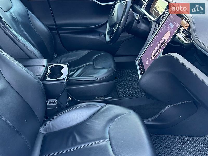 Лифтбек Tesla Model S 2013 в Трускавце