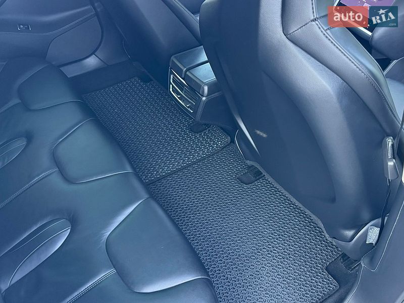 Лифтбек Tesla Model S 2013 в Трускавце