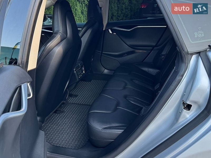 Лифтбек Tesla Model S 2013 в Трускавце