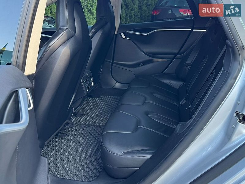Лифтбек Tesla Model S 2013 в Трускавце