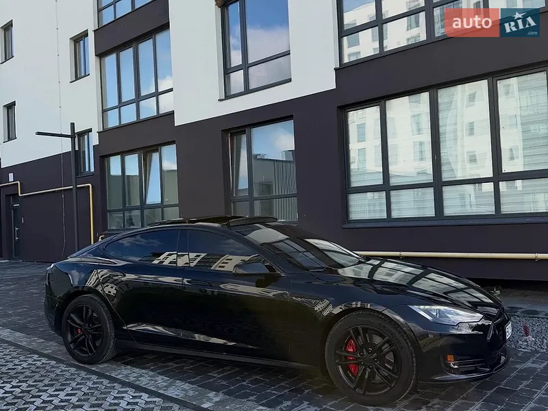 Tesla Model S 2014