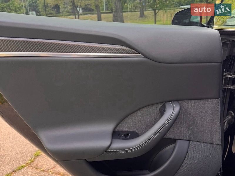 Лифтбек Tesla Model S 2022 в Киеве