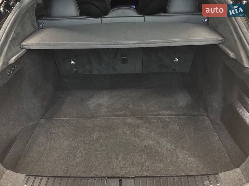 Лифтбек Tesla Model S 2022 в Киеве