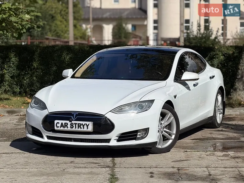 Tesla Model S 2015