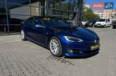 Ліфтбек Tesla Model S 2018 в Чернівцях