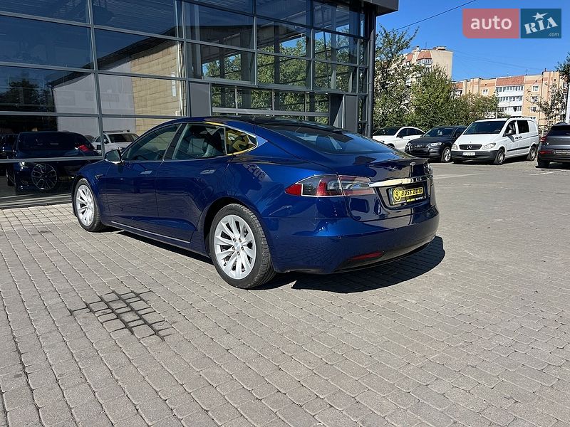 Ліфтбек Tesla Model S 2018 в Івано-Франківську