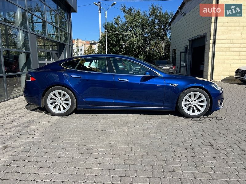 Ліфтбек Tesla Model S 2018 в Івано-Франківську