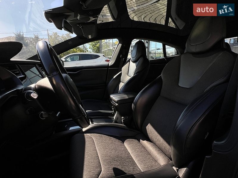 Ліфтбек Tesla Model S 2018 в Івано-Франківську