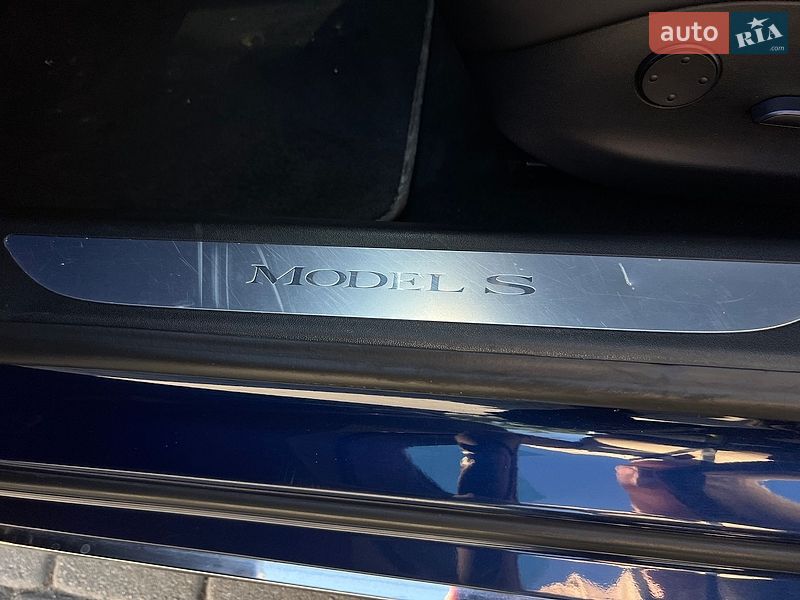 Ліфтбек Tesla Model S 2018 в Івано-Франківську