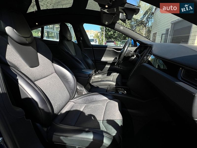 Ліфтбек Tesla Model S 2018 в Івано-Франківську