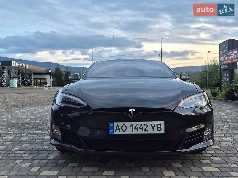 Tesla Model S 2019