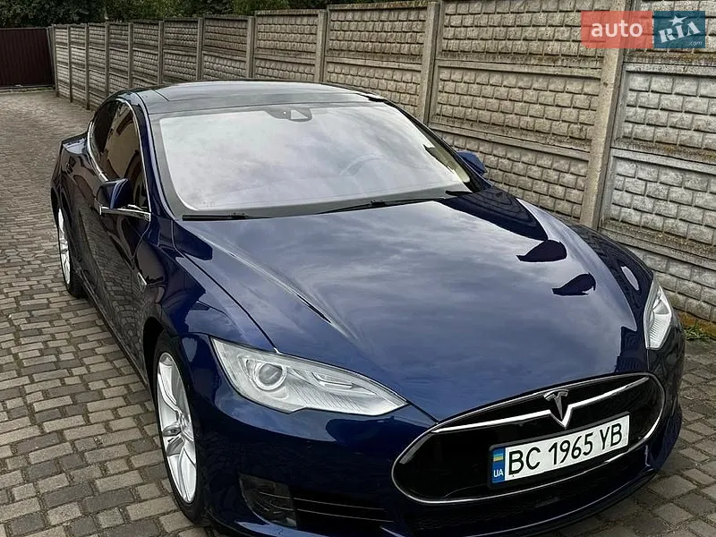 Tesla Model S 2016