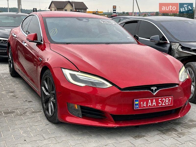 Лифтбек Tesla Model S 2016 в Львове Лифтбек Tesla Model S 2016 в Львове