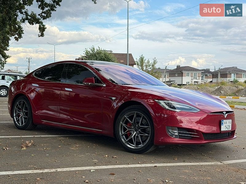 Лифтбек Tesla Model S 2019 в Киеве