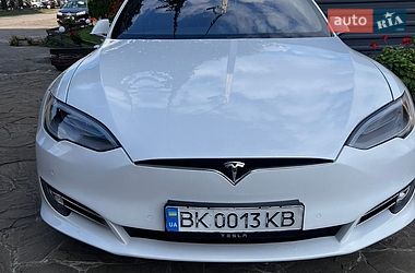Лифтбек Tesla Model S 2017 в Ровно фото 2 Лифтбек Tesla Model S 2017 в Ровно