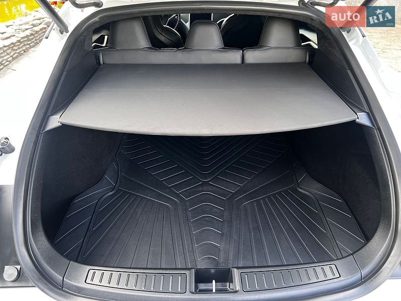 Лифтбек Tesla Model S 2017 в Ровно фото 9 Лифтбек Tesla Model S 2017 в Ровно