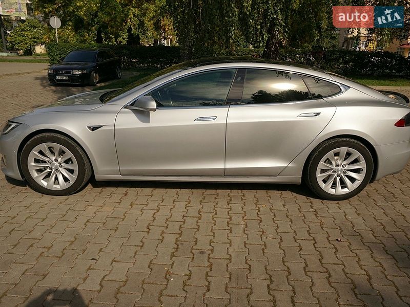Лифтбек Tesla Model S 2018 в Черновцах фото 11 Лифтбек Tesla Model S 2018 в Черновцах