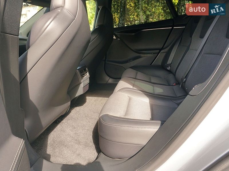 Лифтбек Tesla Model S 2018 в Черновцах фото 16 Лифтбек Tesla Model S 2018 в Черновцах