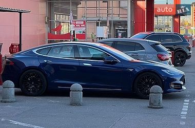Лифтбек Tesla Model S 2016 в Софиевской Борщаговке