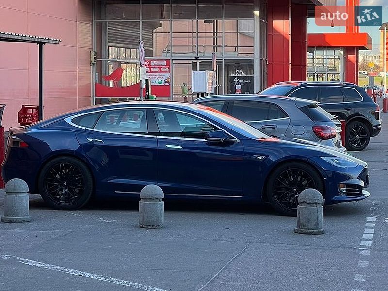 Лифтбек Tesla Model S 2016 в Софиевской Борщаговке