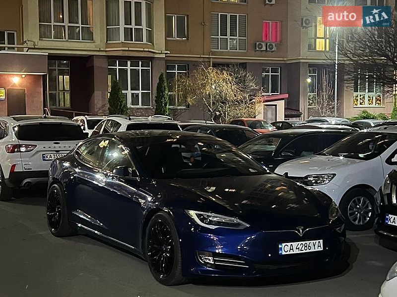 Лифтбек Tesla Model S 2016 в Софиевской Борщаговке