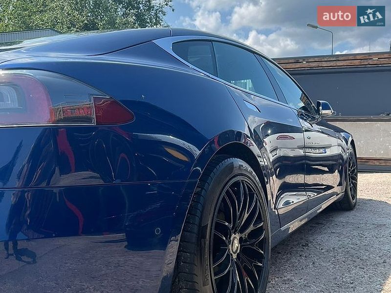 Лифтбек Tesla Model S 2016 в Софиевской Борщаговке