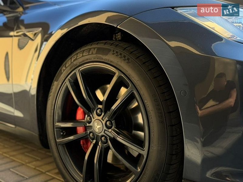 Ліфтбек Tesla Model S 2015 в Рівному