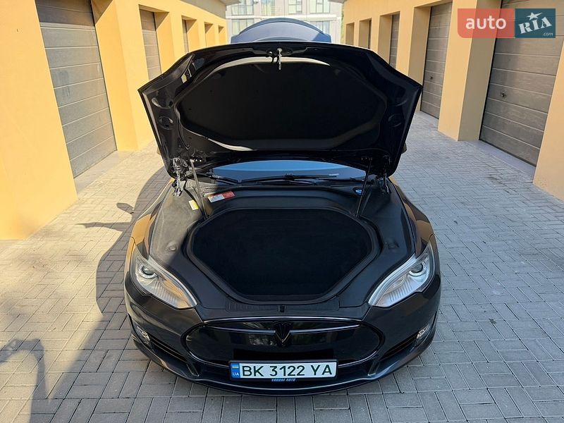 Ліфтбек Tesla Model S 2015 в Рівному