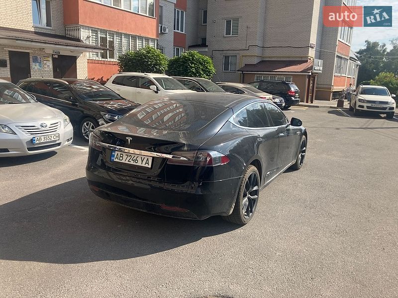 Лифтбек Tesla Model S 2016 в Виннице
