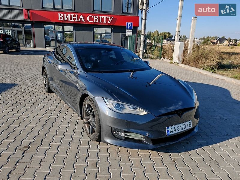 Tesla Model S 2014