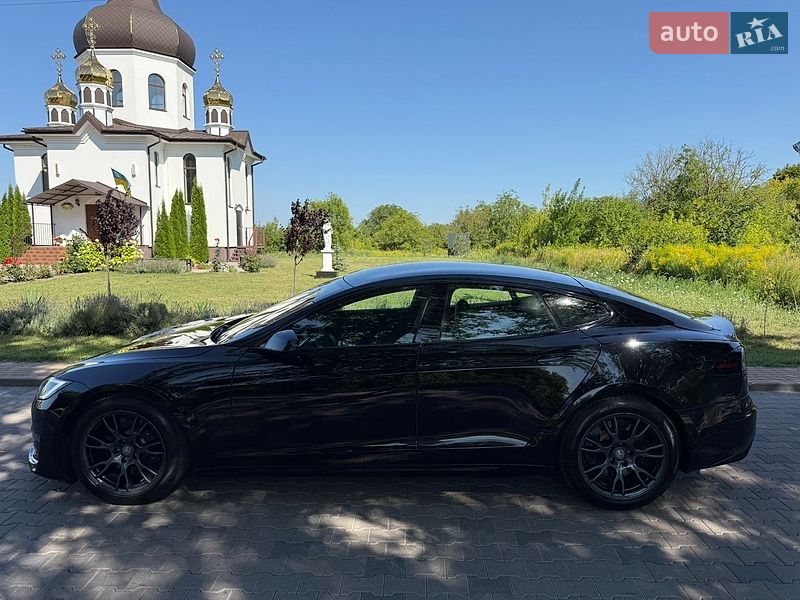 Лифтбек Tesla Model S 2023 в Ровно