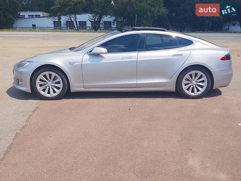 Лифтбек Tesla Model S 2016 в Житомире