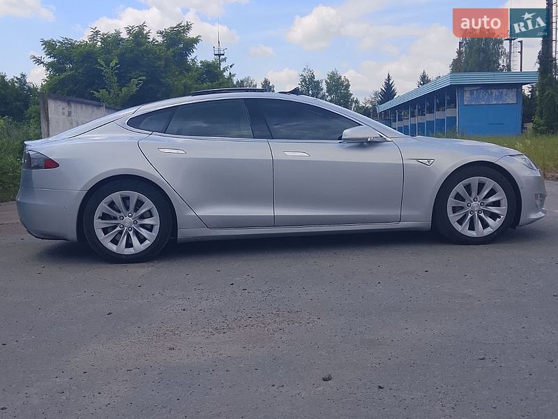 Лифтбек Tesla Model S 2016 в Житомире