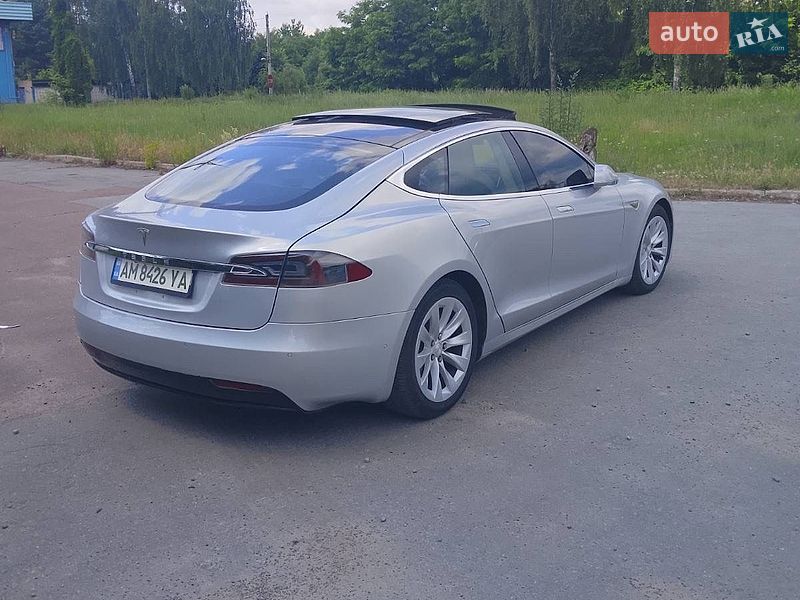 Лифтбек Tesla Model S 2016 в Житомире