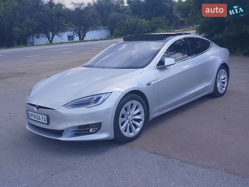 Лифтбек Tesla Model S 2016 в Житомире