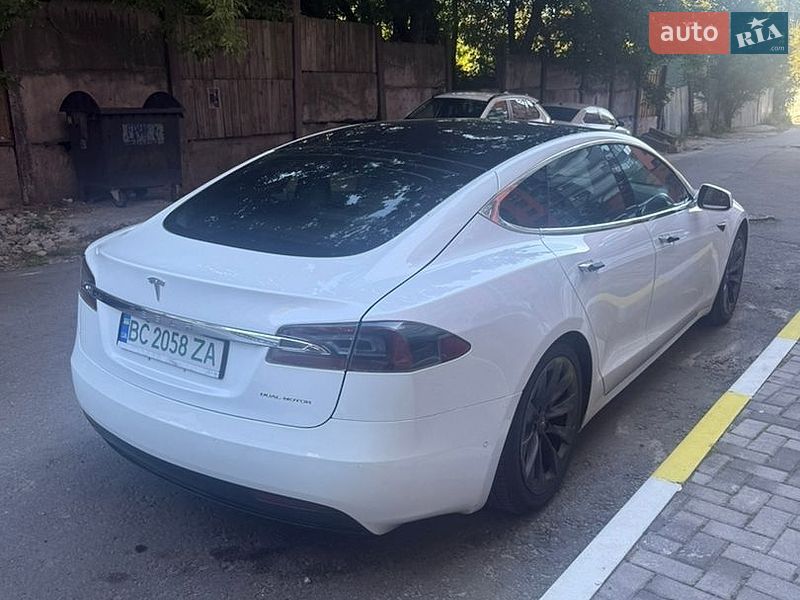 Лифтбек Tesla Model S 2019 в Киеве